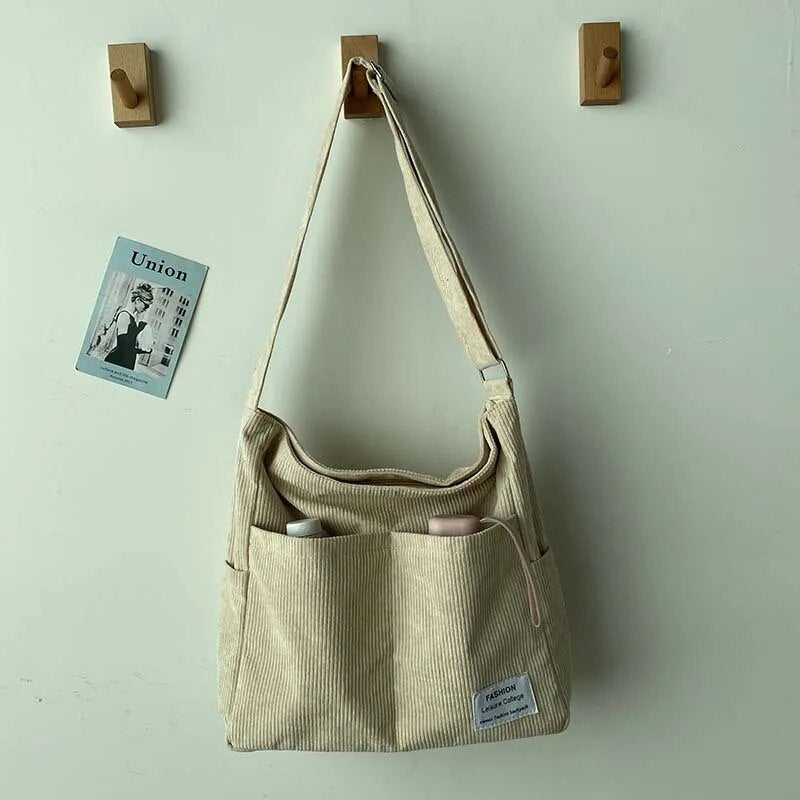 Aria - Trendy and Practical Shoulder Bag