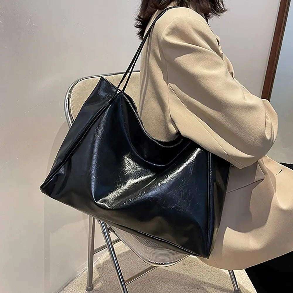 Trixie- Elegant leather shoulder bag
