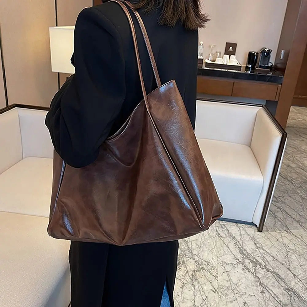 Trixie- Elegant leather shoulder bag
