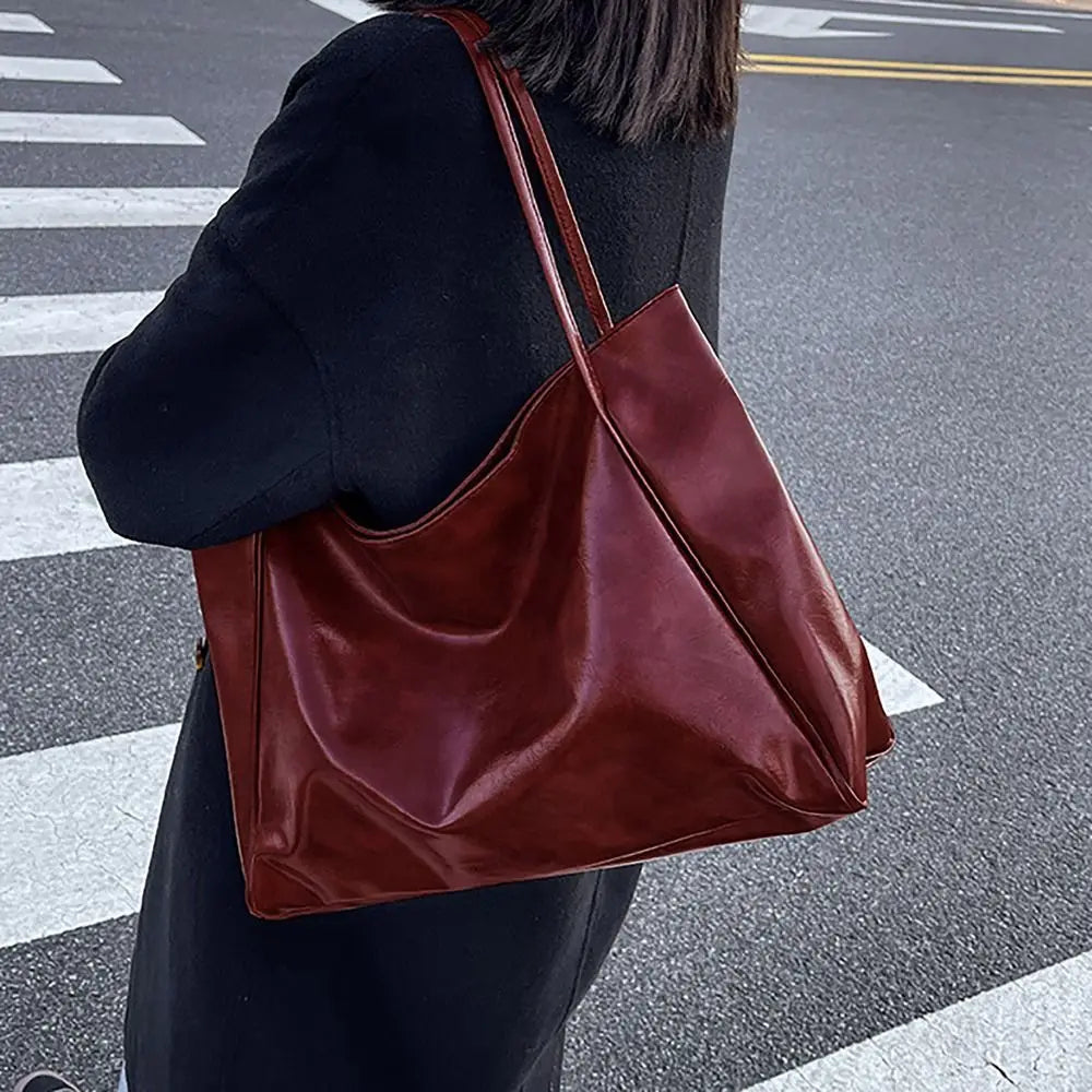 Trixie- Elegant leather shoulder bag