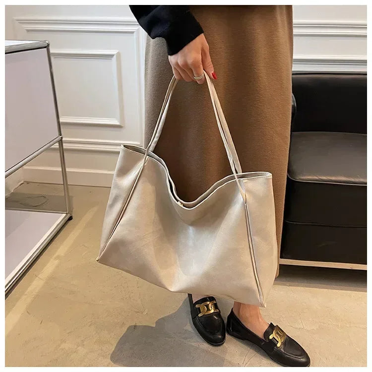 Trixie- Elegant leather shoulder bag