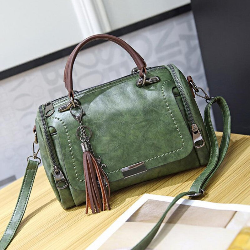 Bella shoulder bag - Charming and versatile