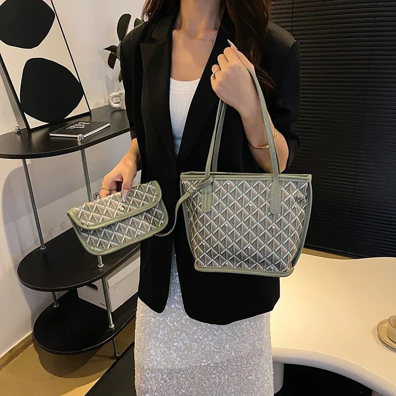 RoyalEase - Large Classic Shoulder Bag