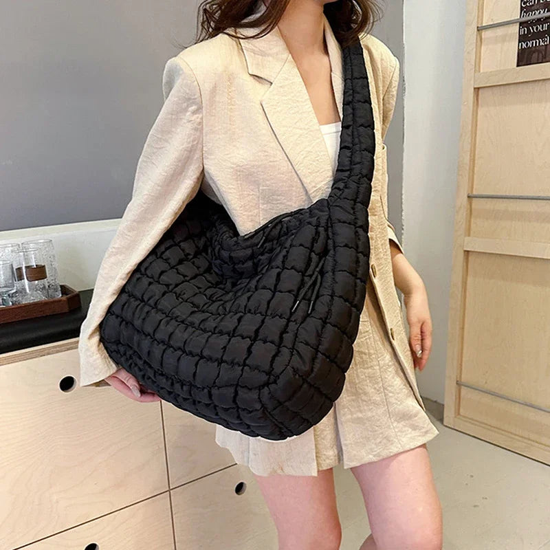 SUPERB - Elegant gathered shoulder bag