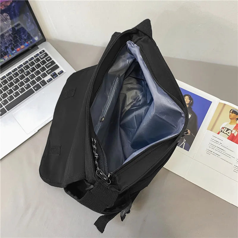 Zip & Trip - Trendy nylon shoulder bag