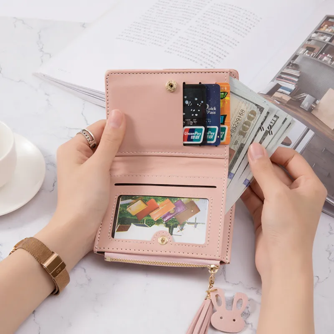 Small wallet with pompom zipper | Elegant and functional