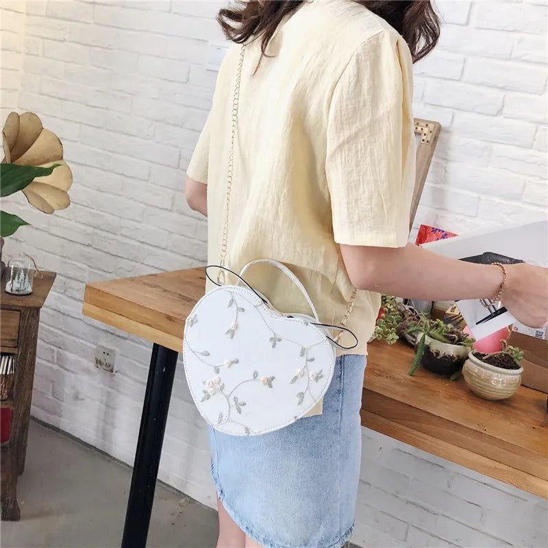 Love - Sturdy heart-shaped shoulder bag