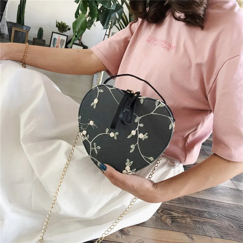 Love - Sturdy heart-shaped shoulder bag