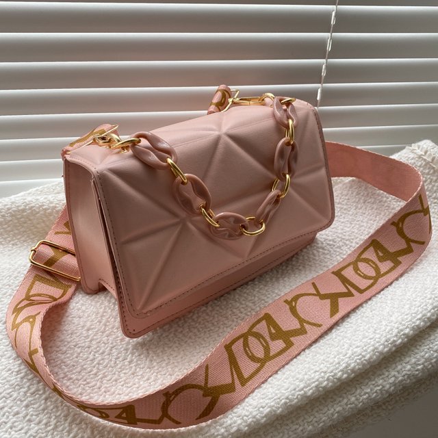 Savannah padded handbag | Elegant and trendy