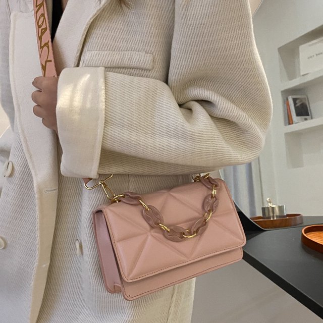 Savannah padded handbag | Elegant and trendy