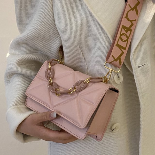 Savannah padded handbag | Elegant and trendy