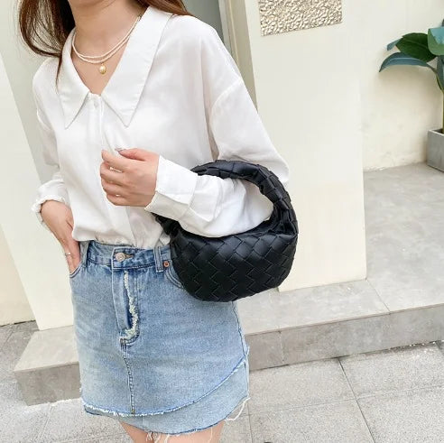 Elegant and modern woven handbag - Malani