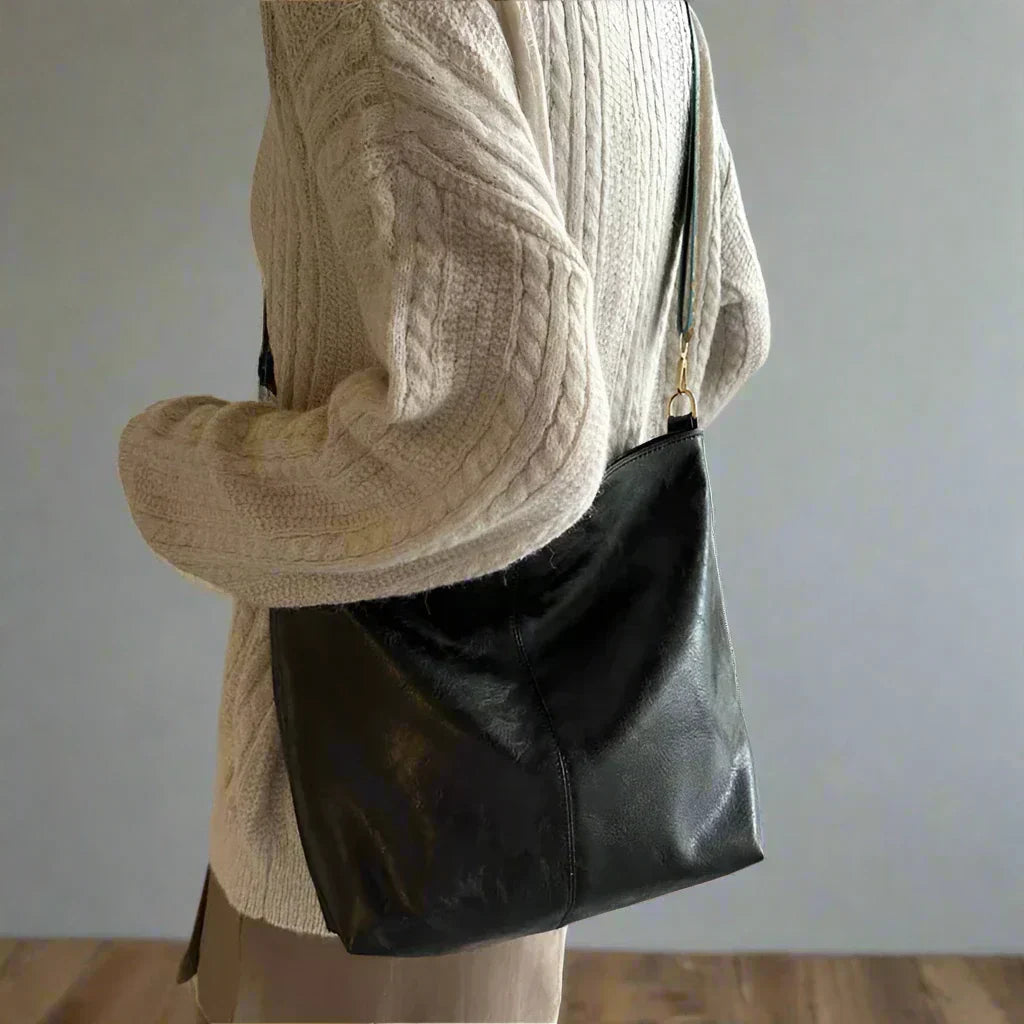 Women's vintage leather shoulder bag - Kelsey